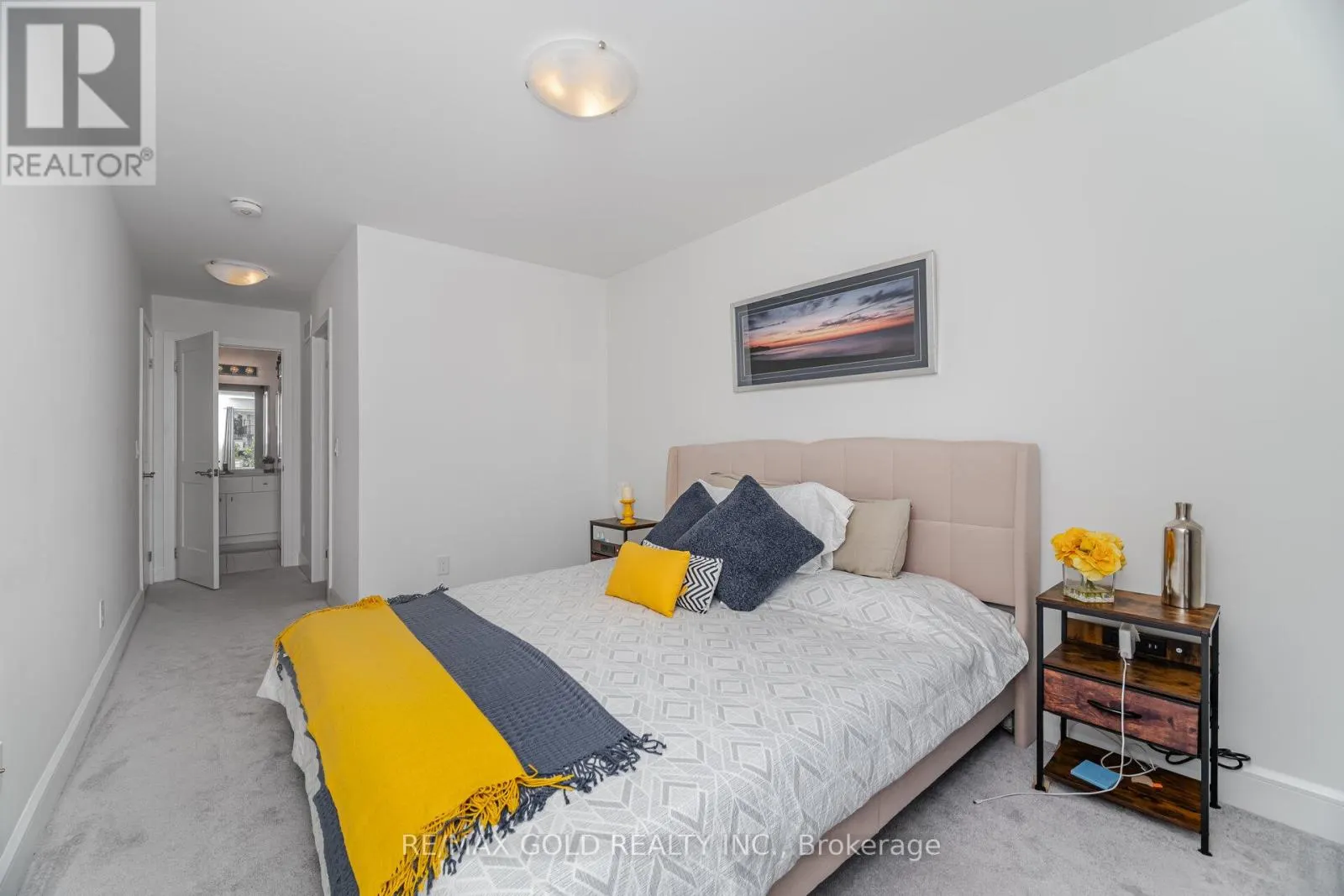 1 - 110 FERGUS AVENUE