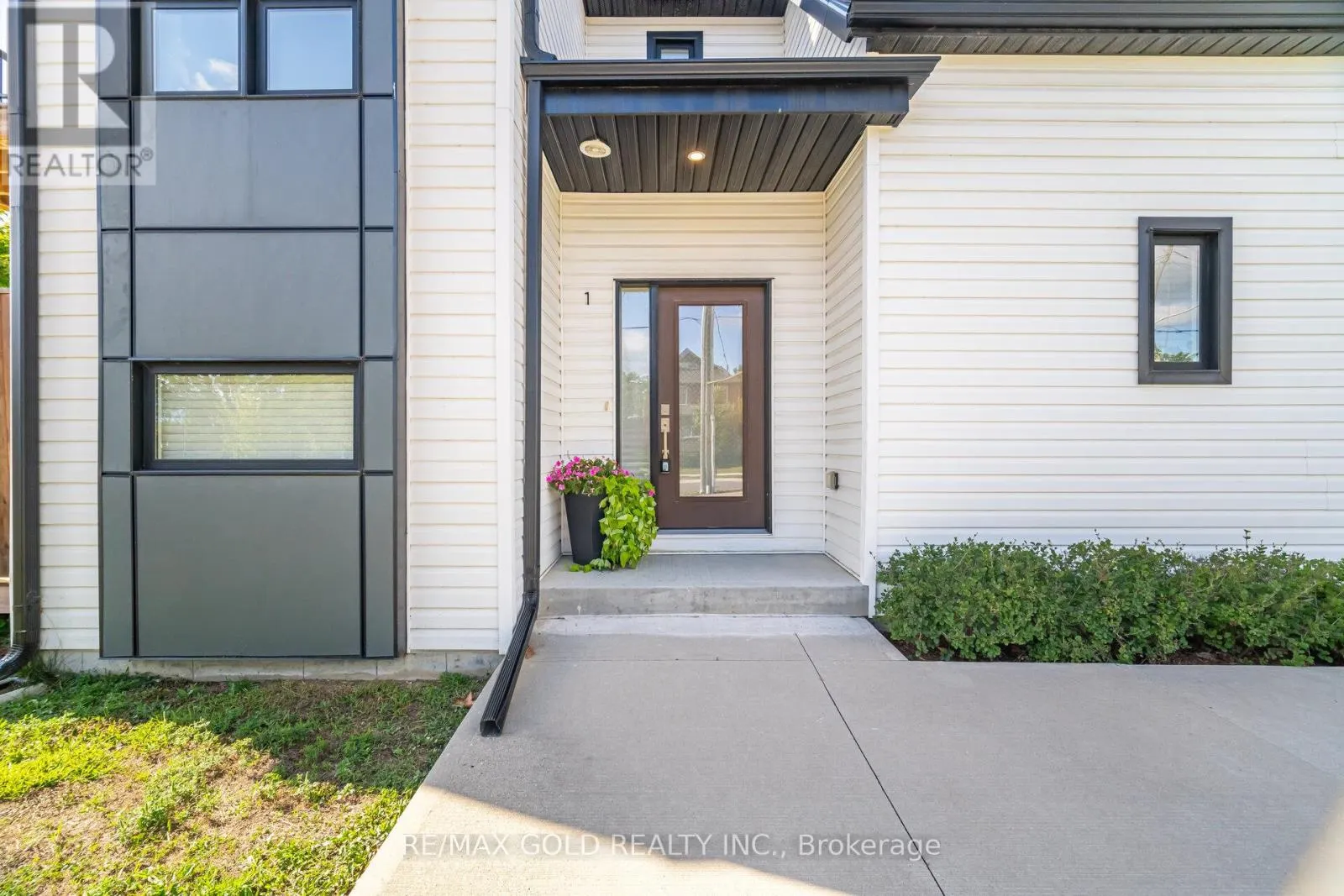 1 - 110 FERGUS AVENUE