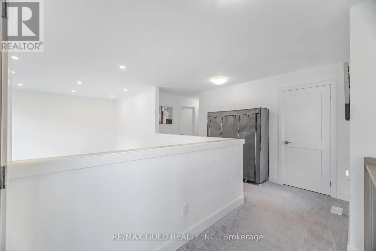 1 - 110 FERGUS AVENUE