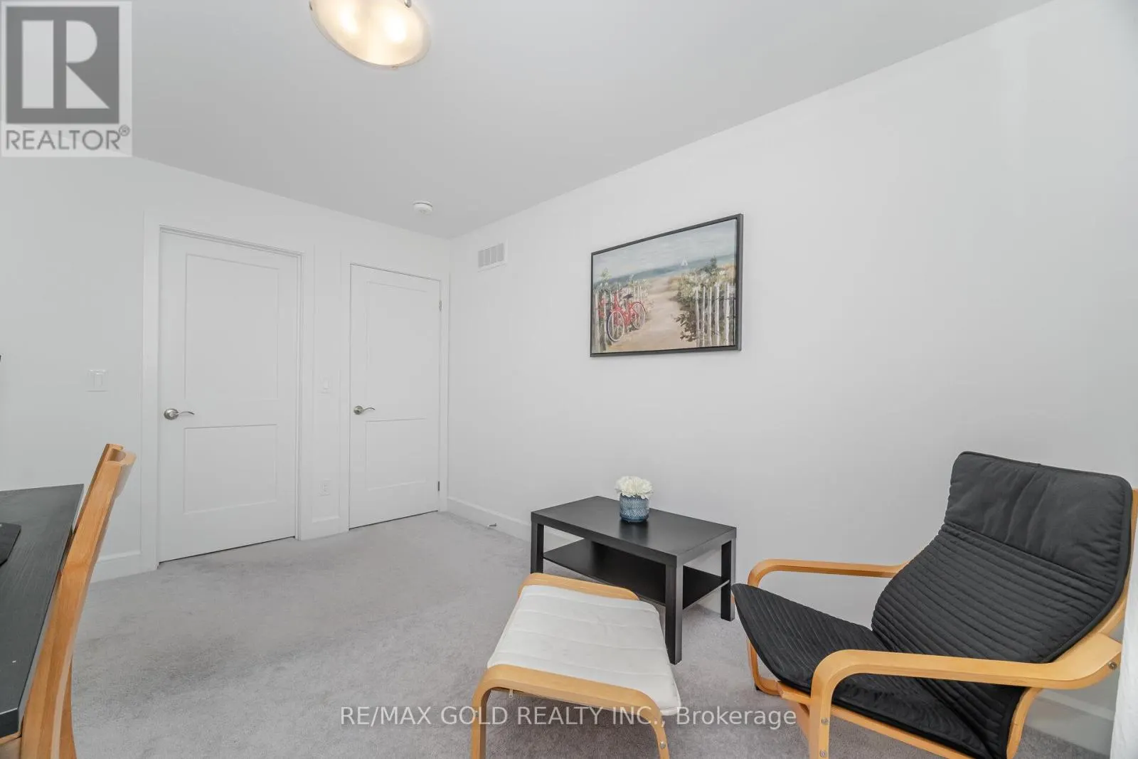 1 - 110 FERGUS AVENUE