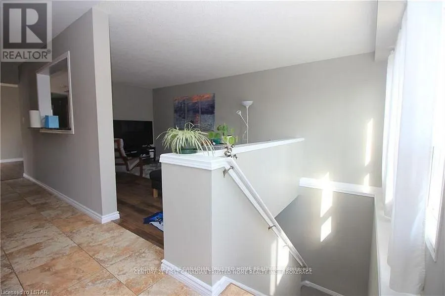 945 HOMEVIEW COURT