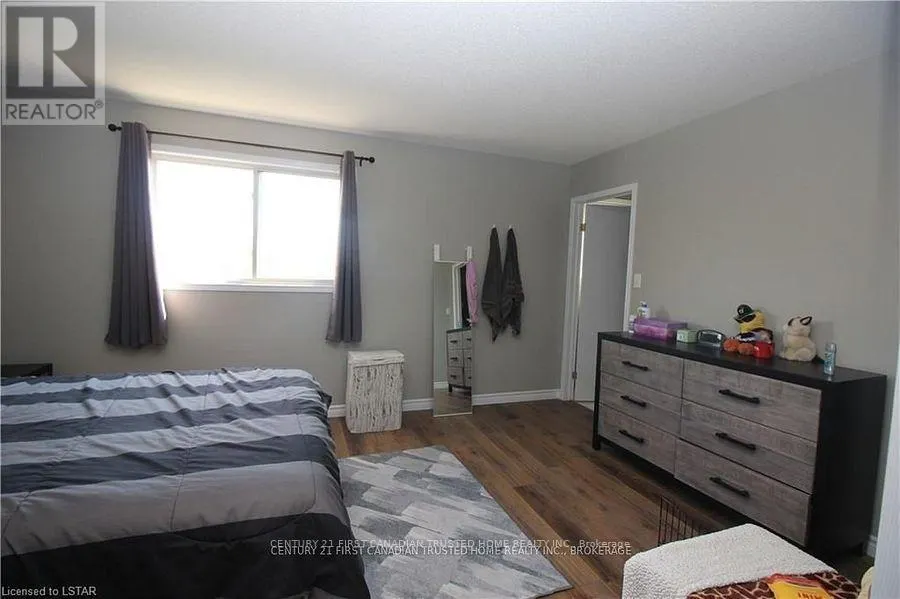 945 HOMEVIEW COURT