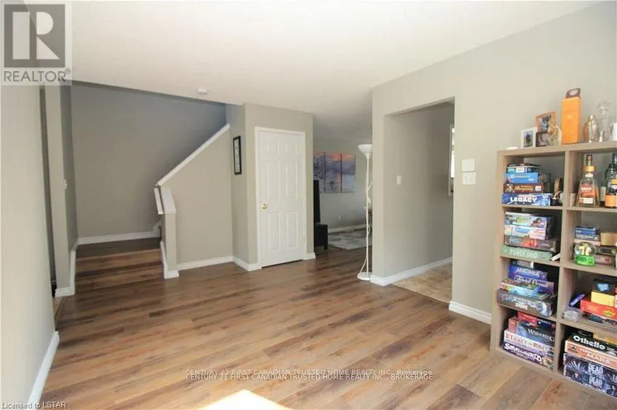 945 HOMEVIEW COURT