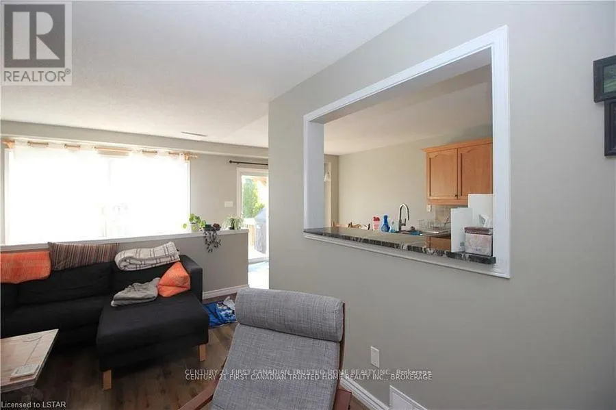 945 HOMEVIEW COURT