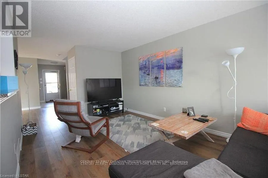 945 HOMEVIEW COURT