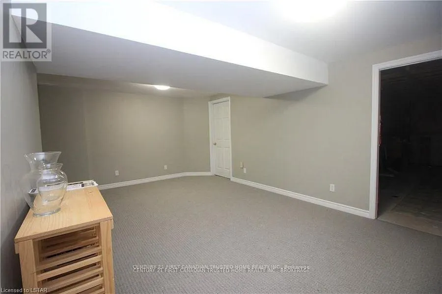 945 HOMEVIEW COURT