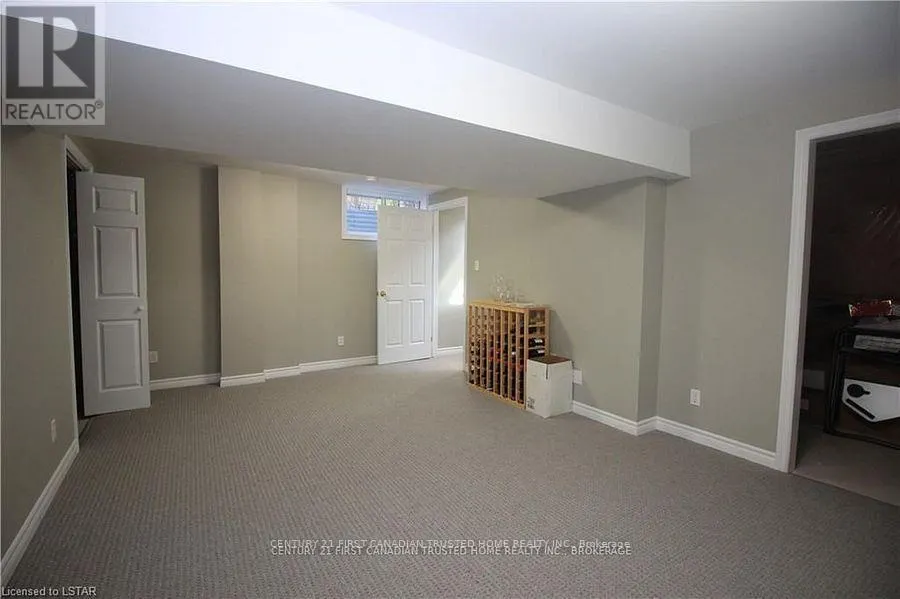 945 HOMEVIEW COURT