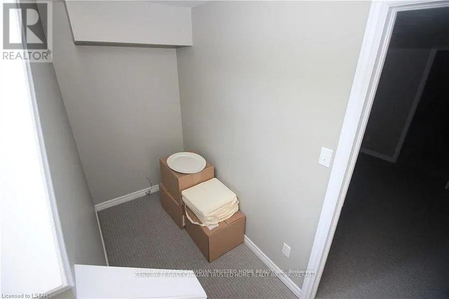945 HOMEVIEW COURT