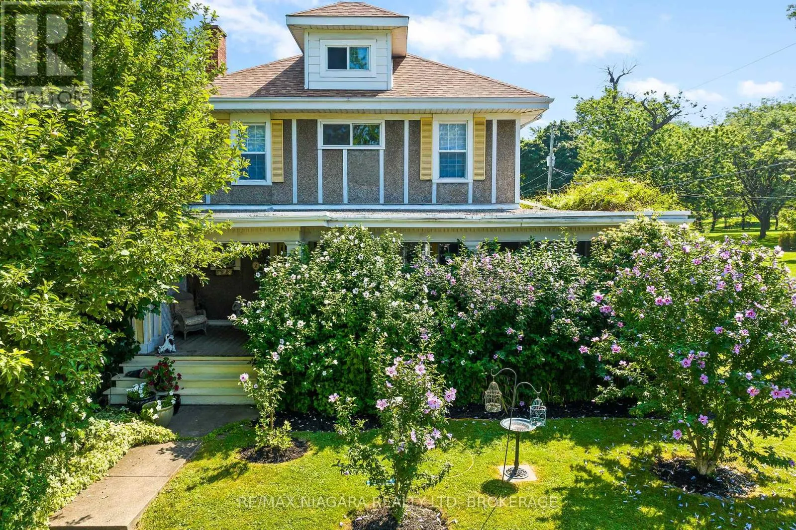 2 CARLETON STREET N