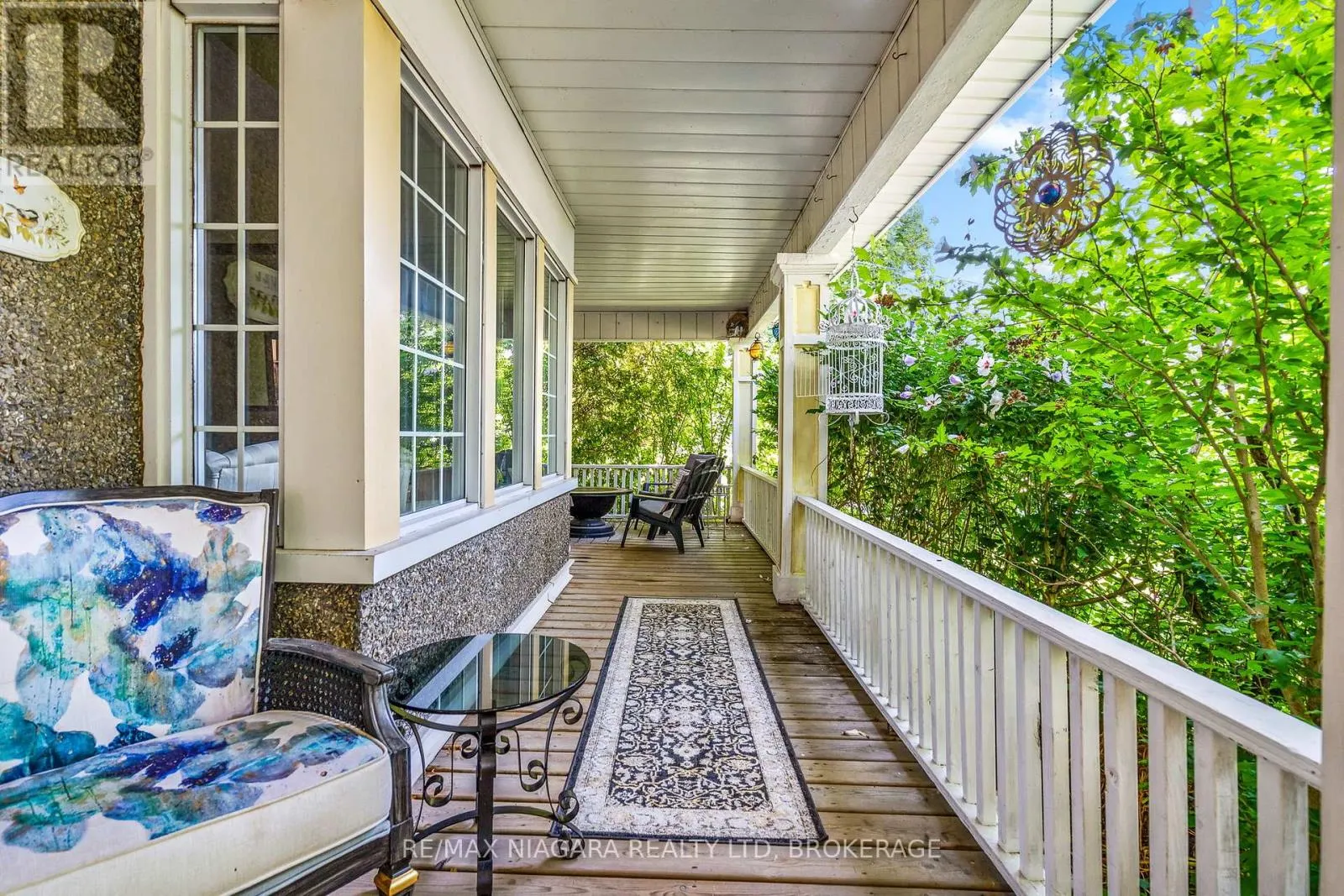 2 CARLETON STREET N