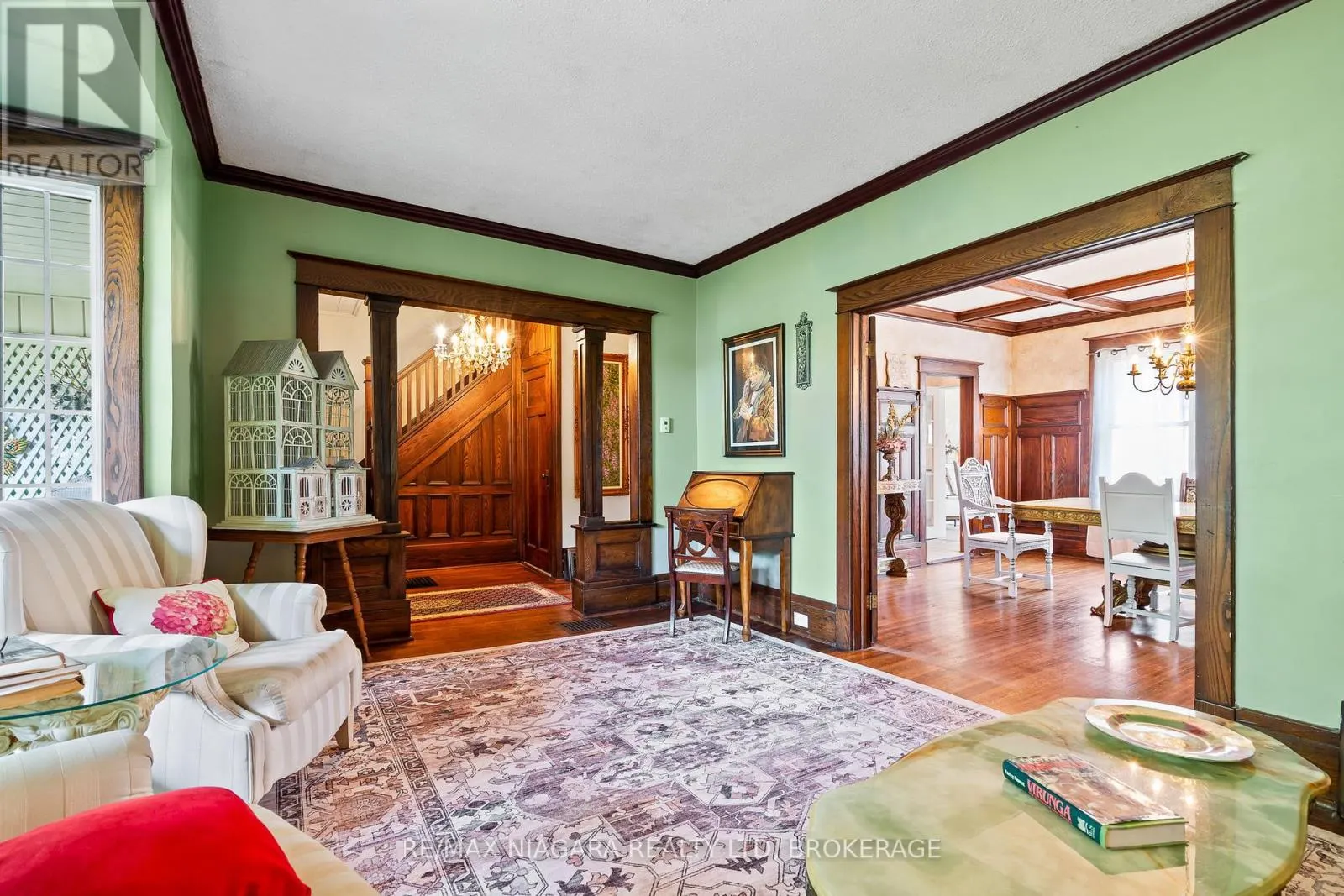 2 CARLETON STREET N