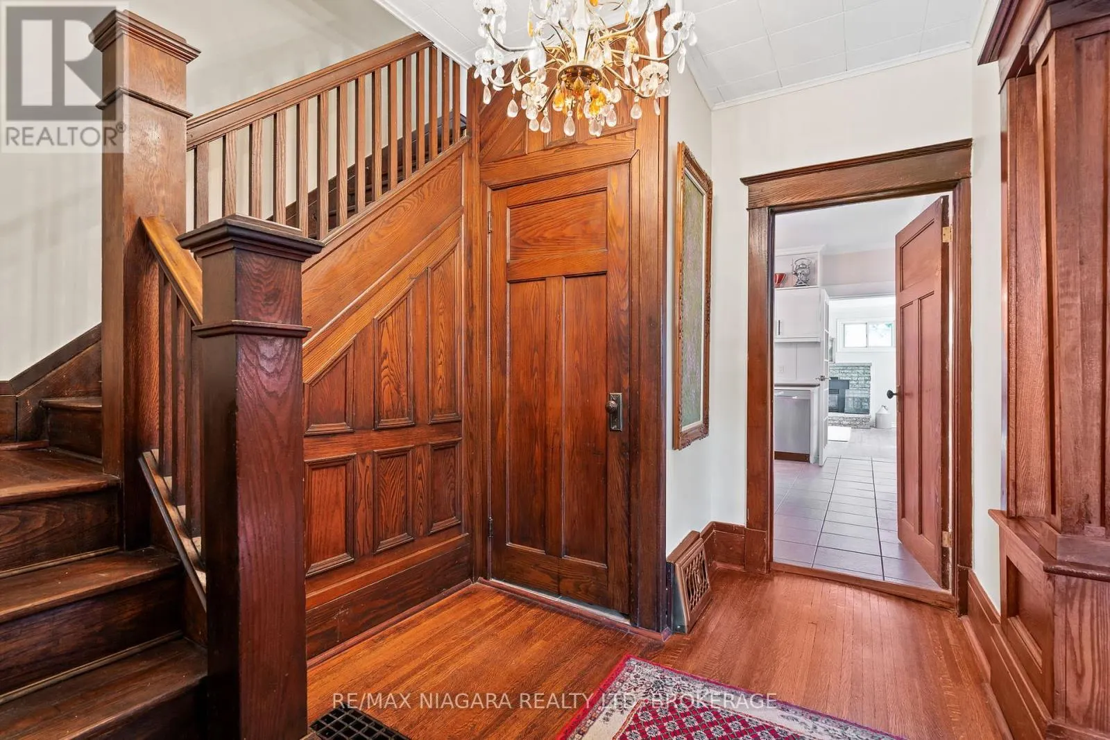 2 CARLETON STREET N