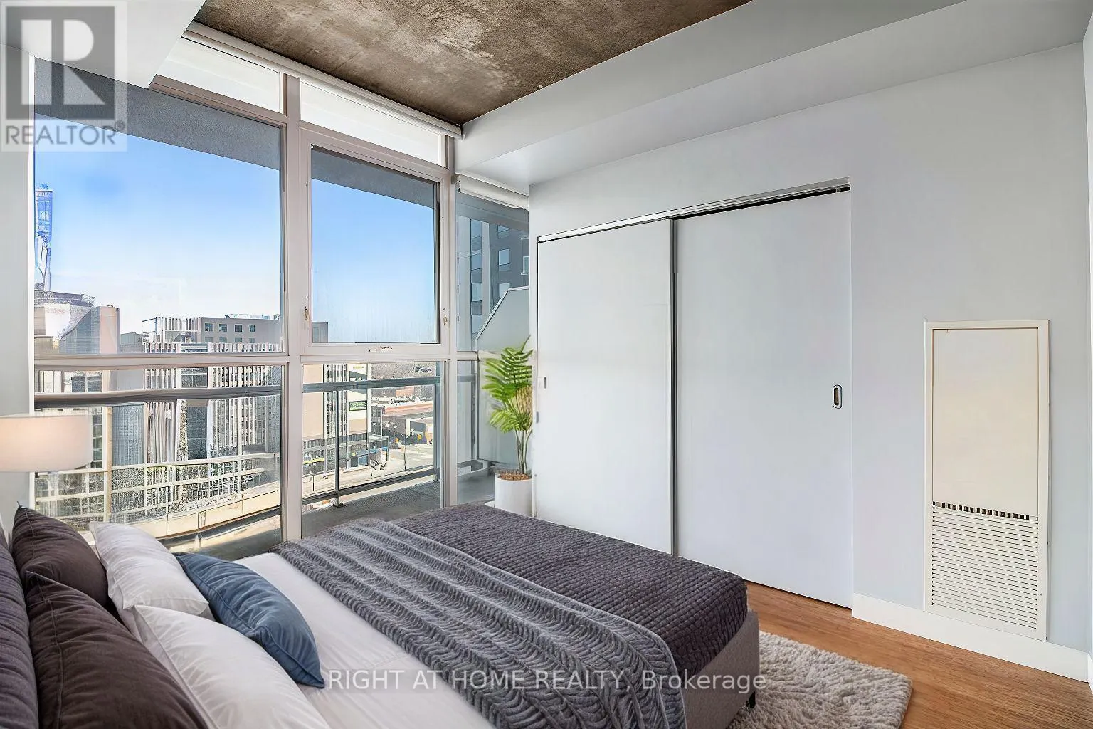 1102 - 179 GEORGE STREET N