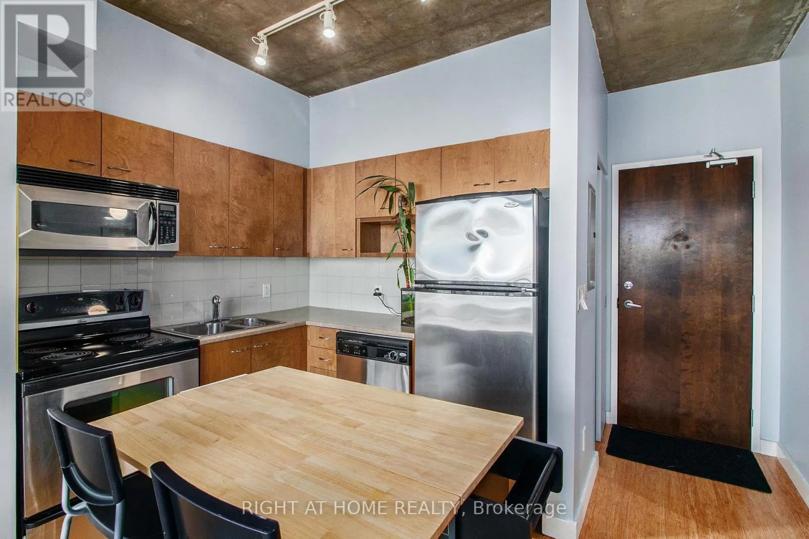 1102 - 179 GEORGE STREET N