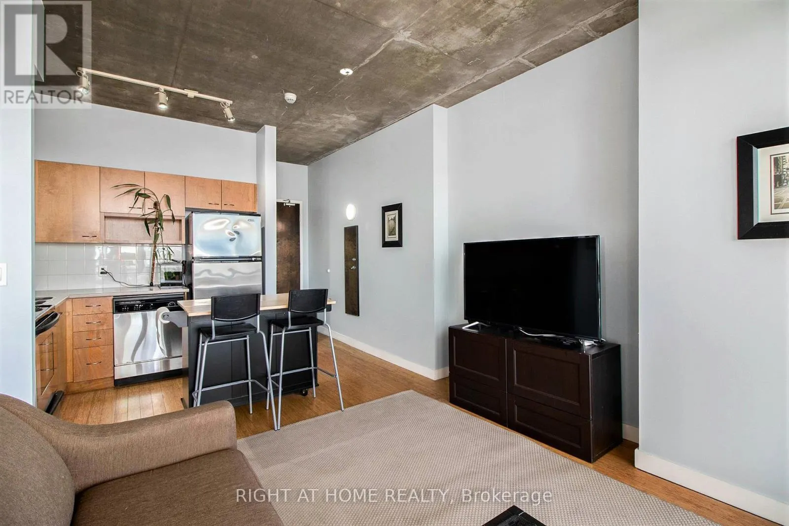 1102 - 179 GEORGE STREET N