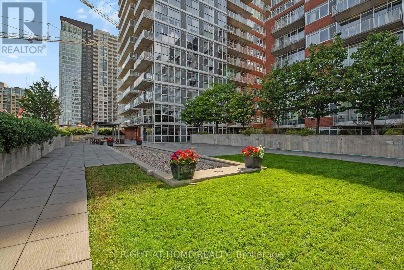 1102 - 179 GEORGE STREET N