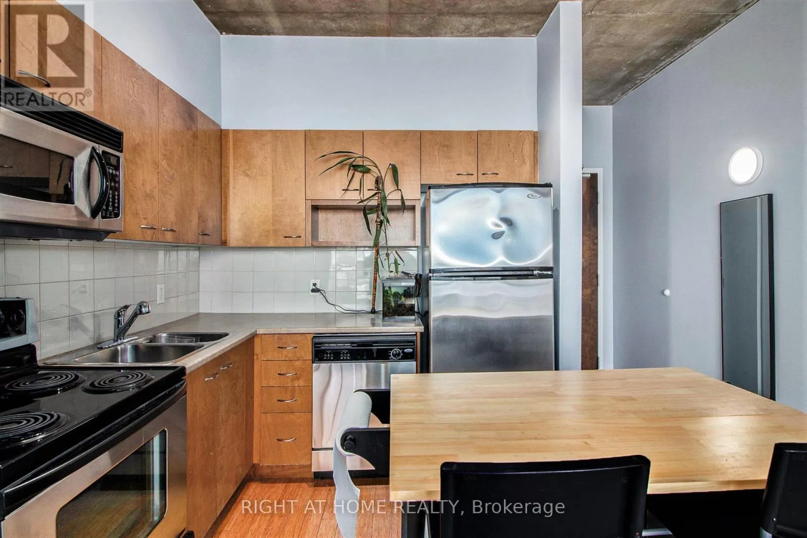 1102 - 179 GEORGE STREET N