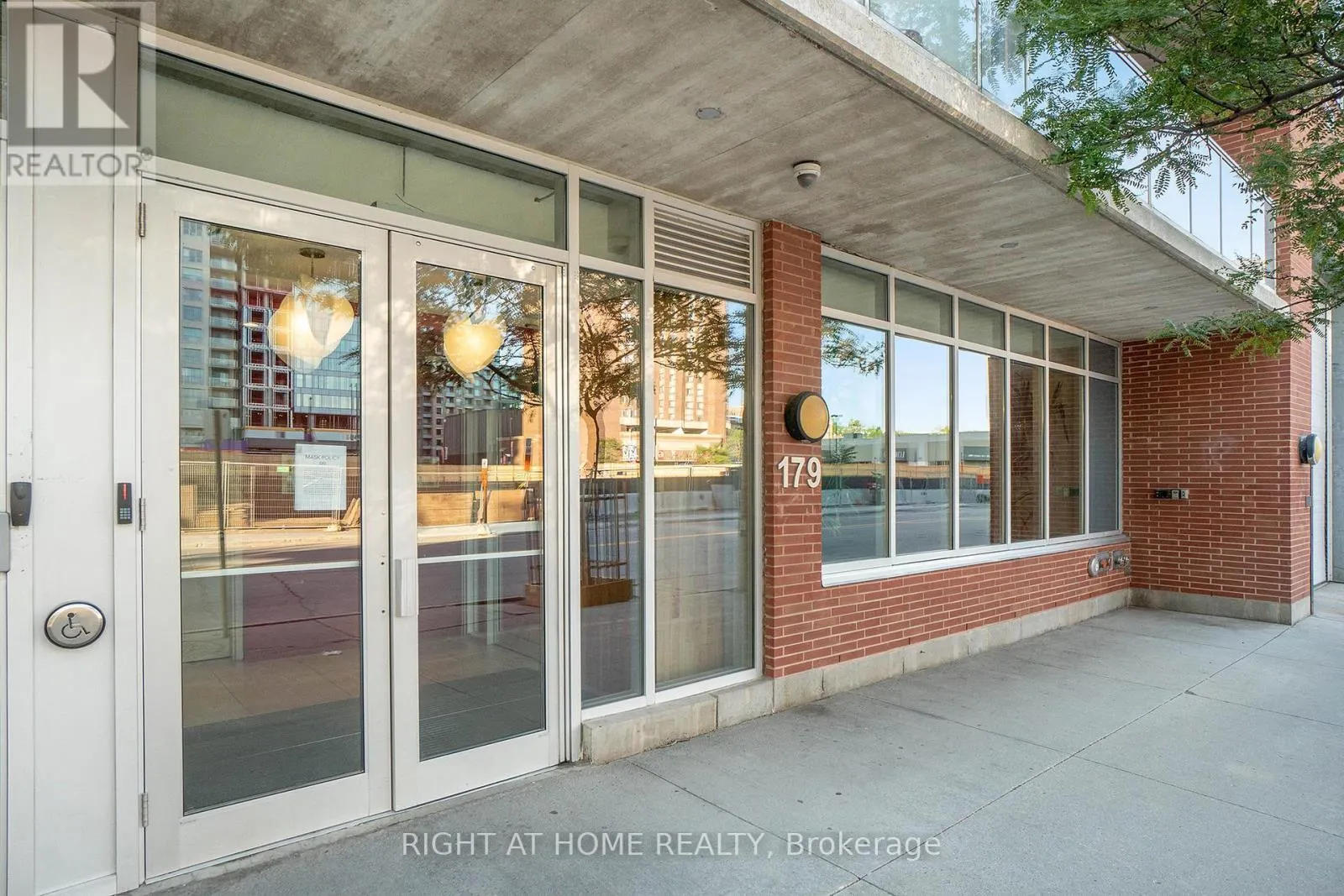 1102 - 179 GEORGE STREET N