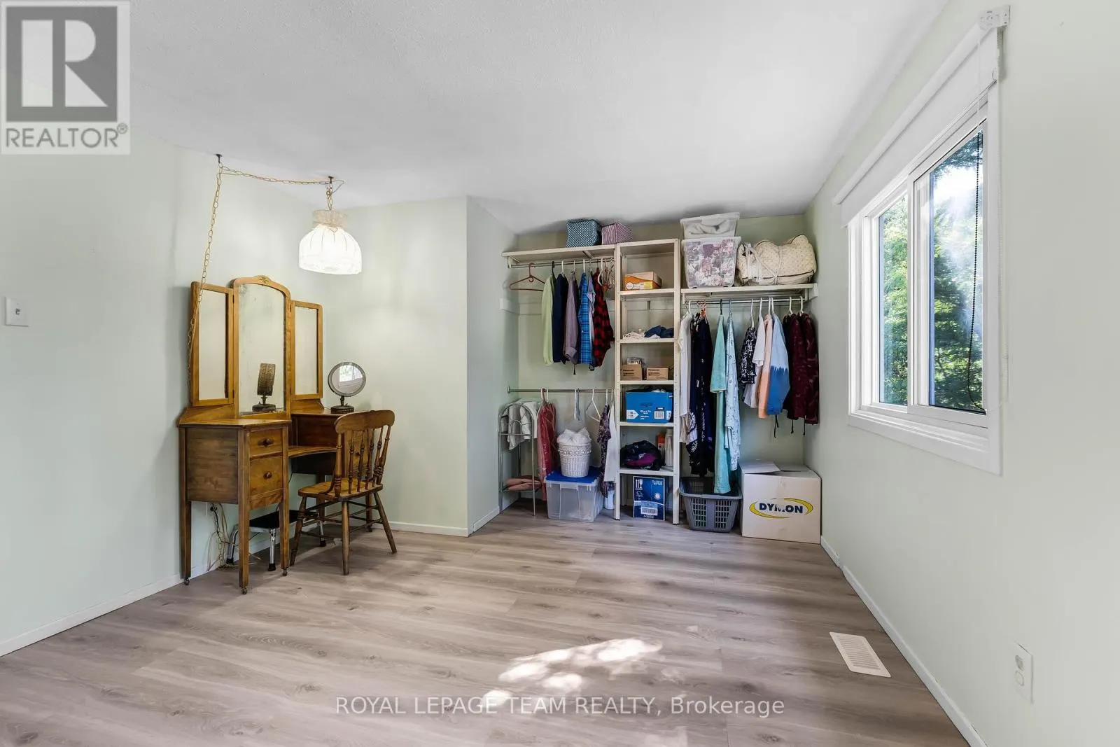 11 - 2415 SOUTHVALE CRESCENT