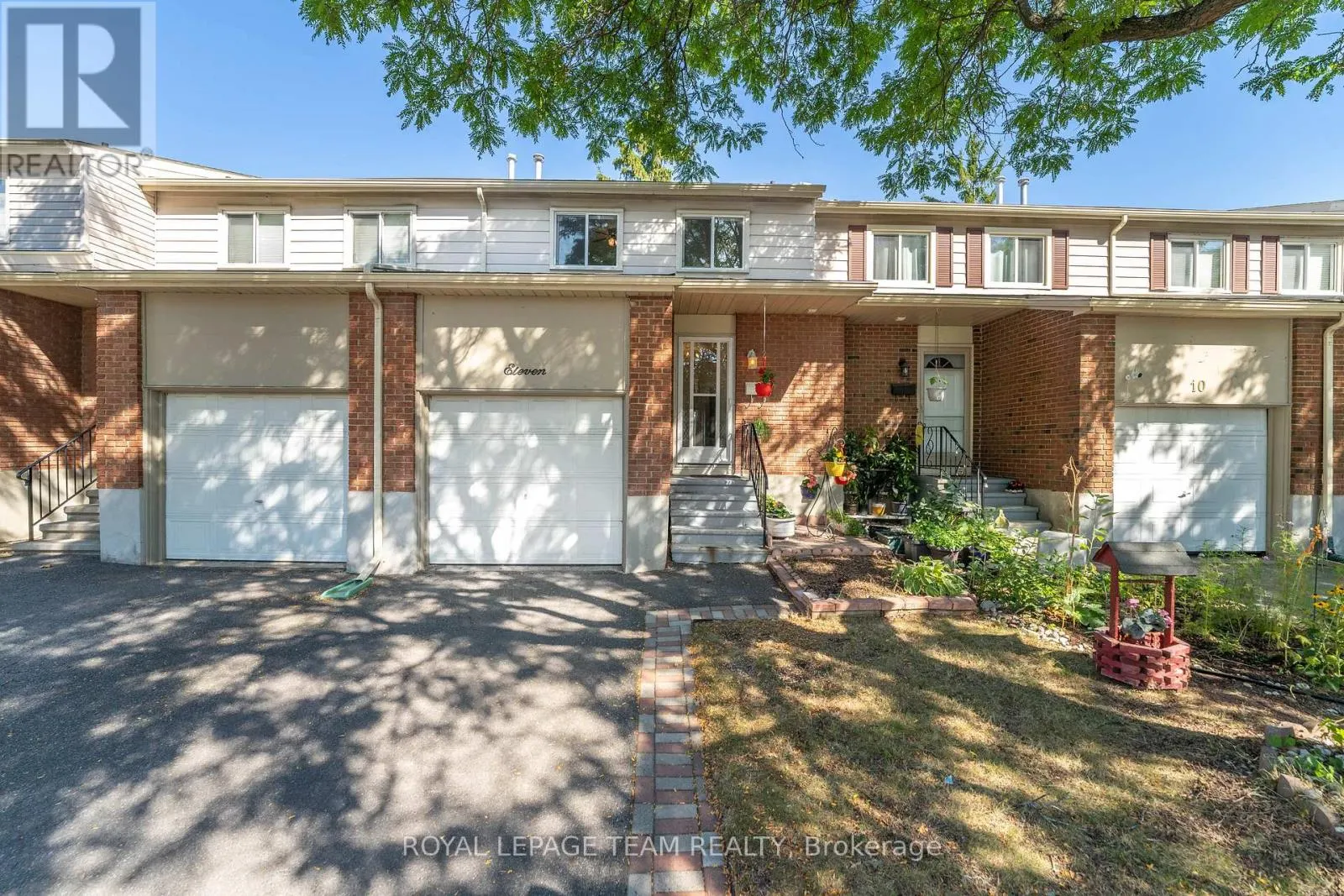 11 - 2415 SOUTHVALE CRESCENT