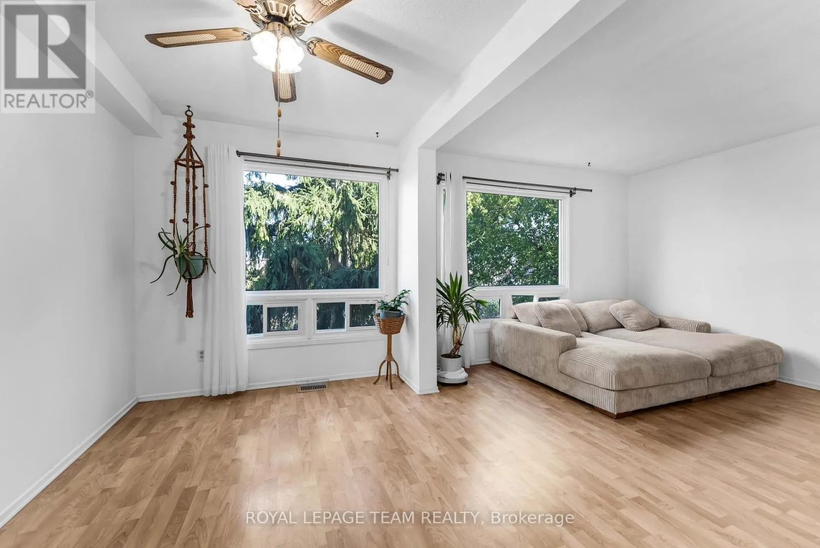 11 - 2415 SOUTHVALE CRESCENT