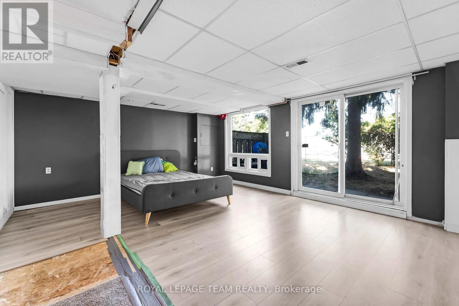11 - 2415 SOUTHVALE CRESCENT