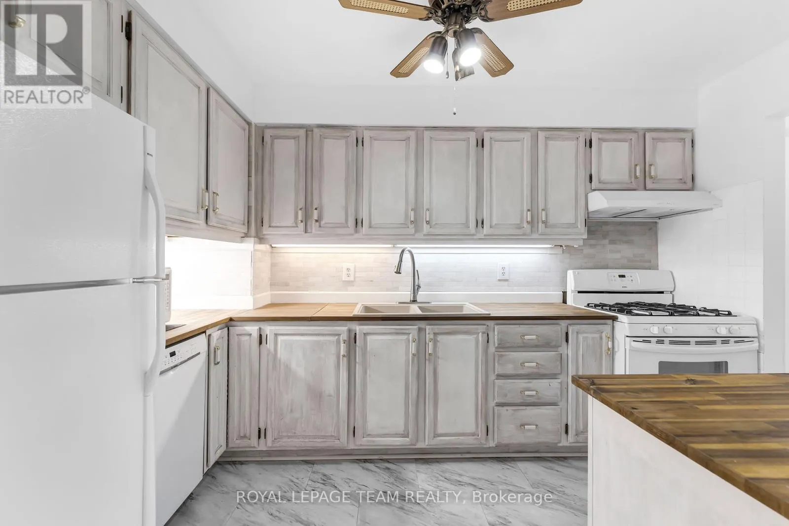 11 - 2415 SOUTHVALE CRESCENT