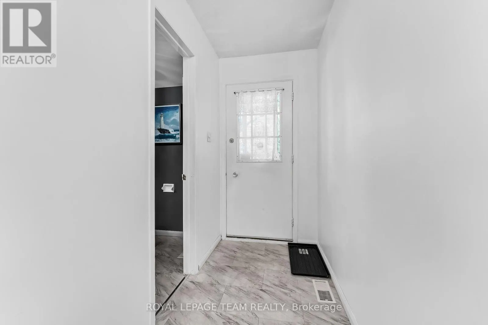 11 - 2415 SOUTHVALE CRESCENT
