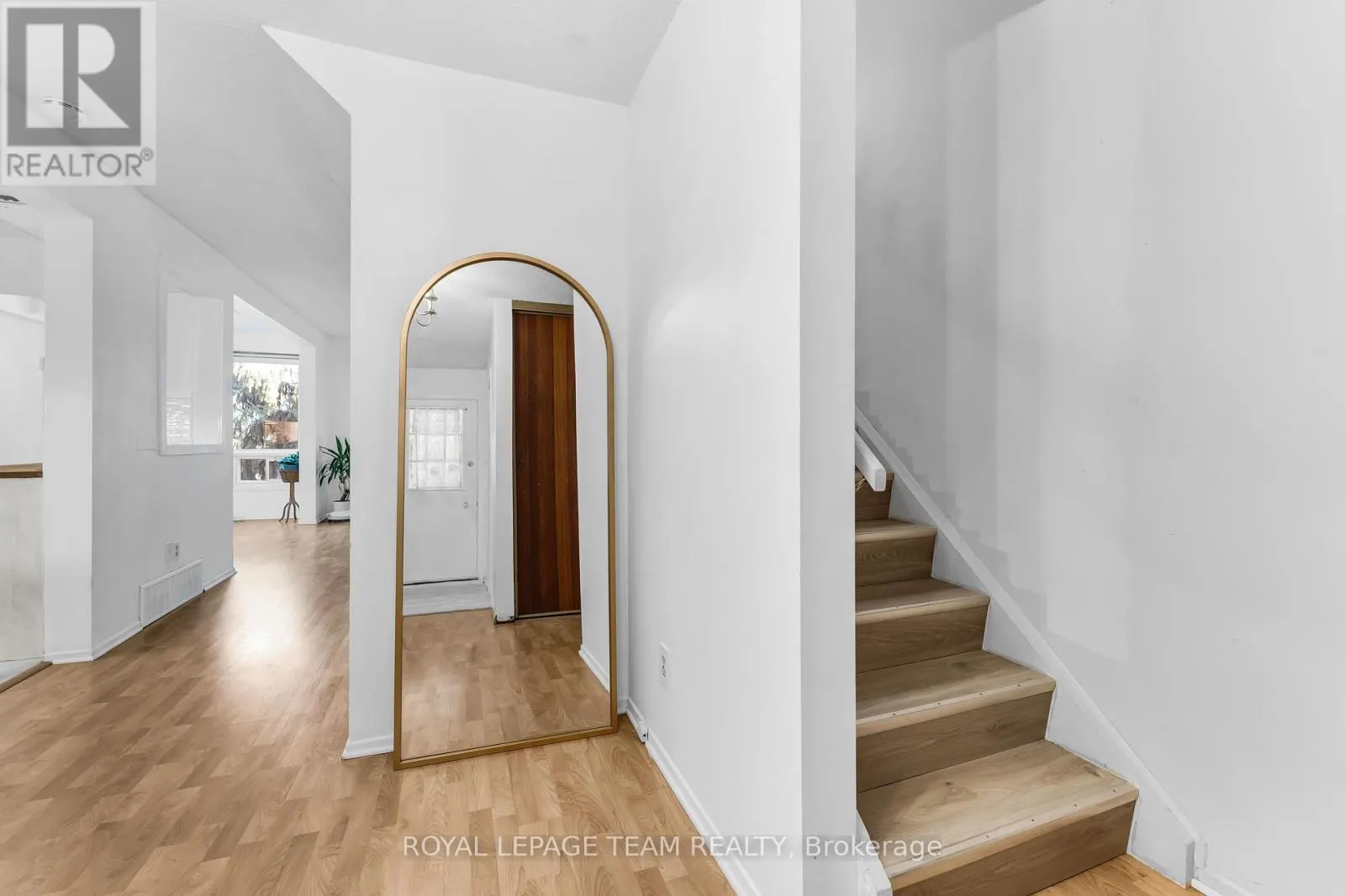 11 - 2415 SOUTHVALE CRESCENT