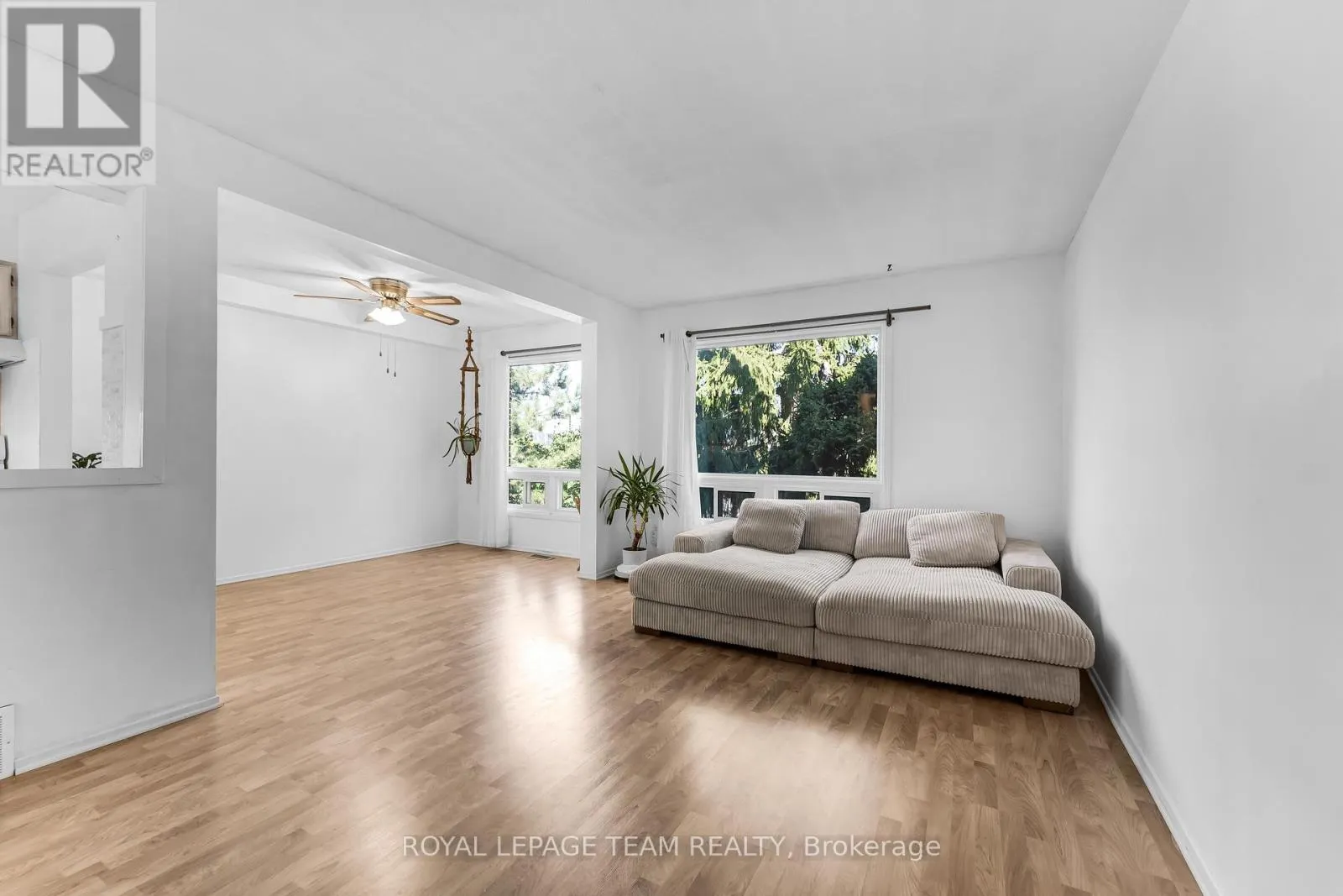 11 - 2415 SOUTHVALE CRESCENT