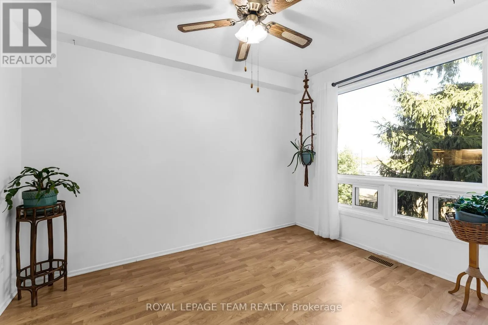 11 - 2415 SOUTHVALE CRESCENT