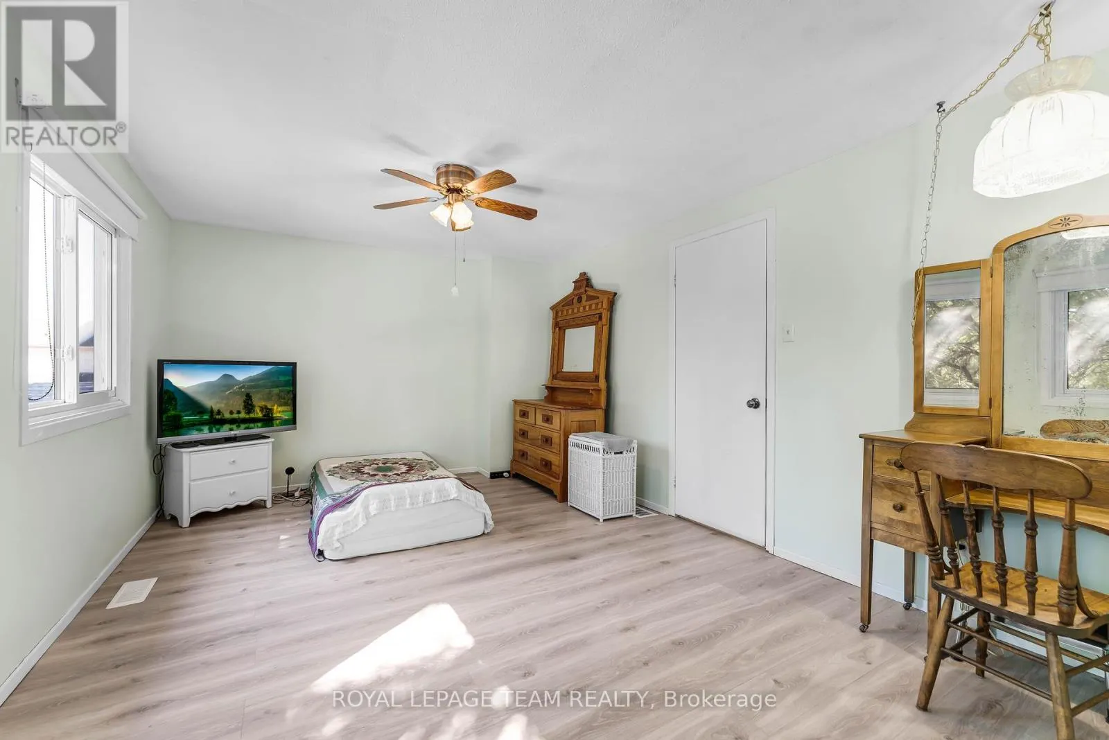 11 - 2415 SOUTHVALE CRESCENT