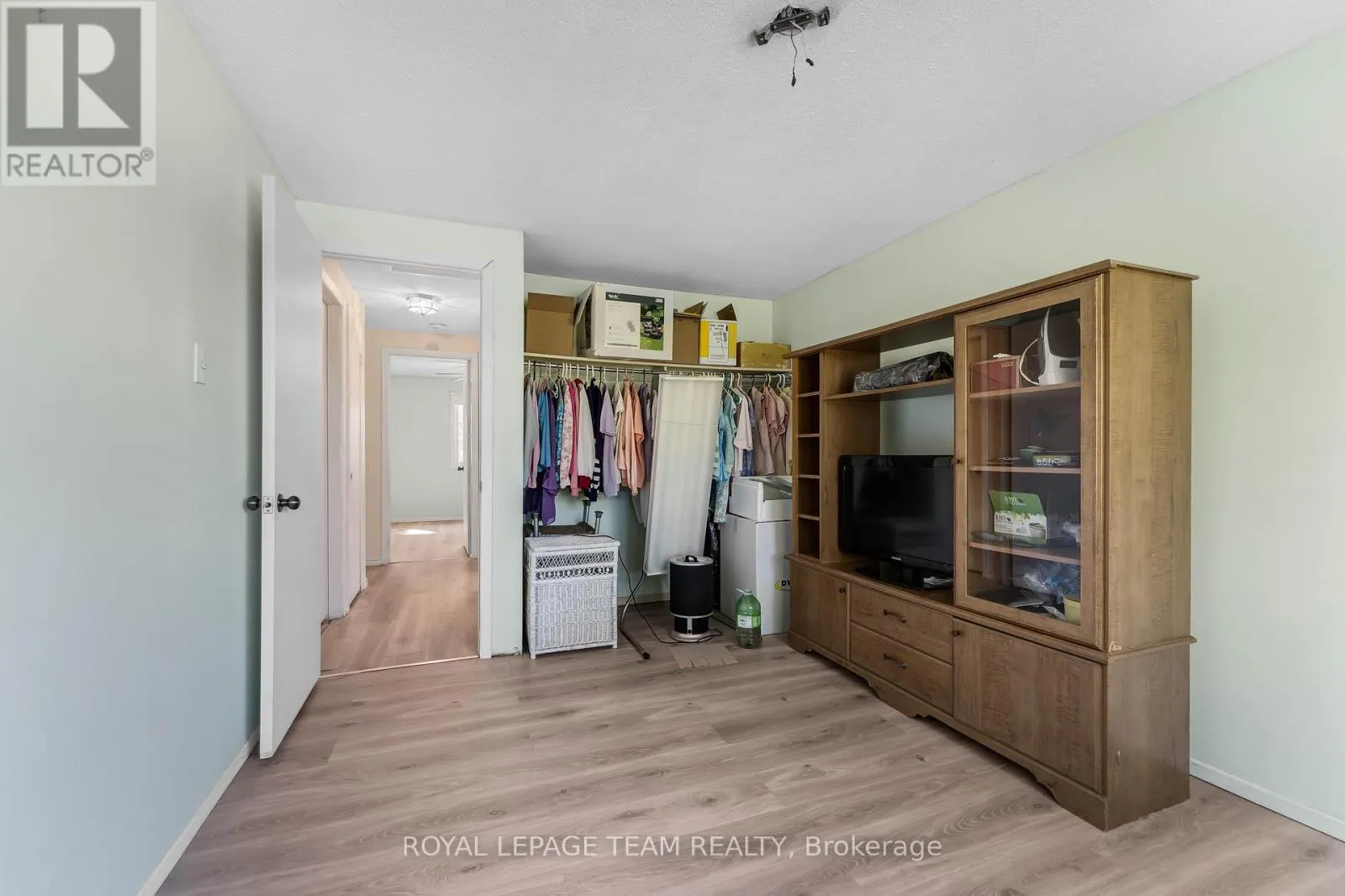 11 - 2415 SOUTHVALE CRESCENT