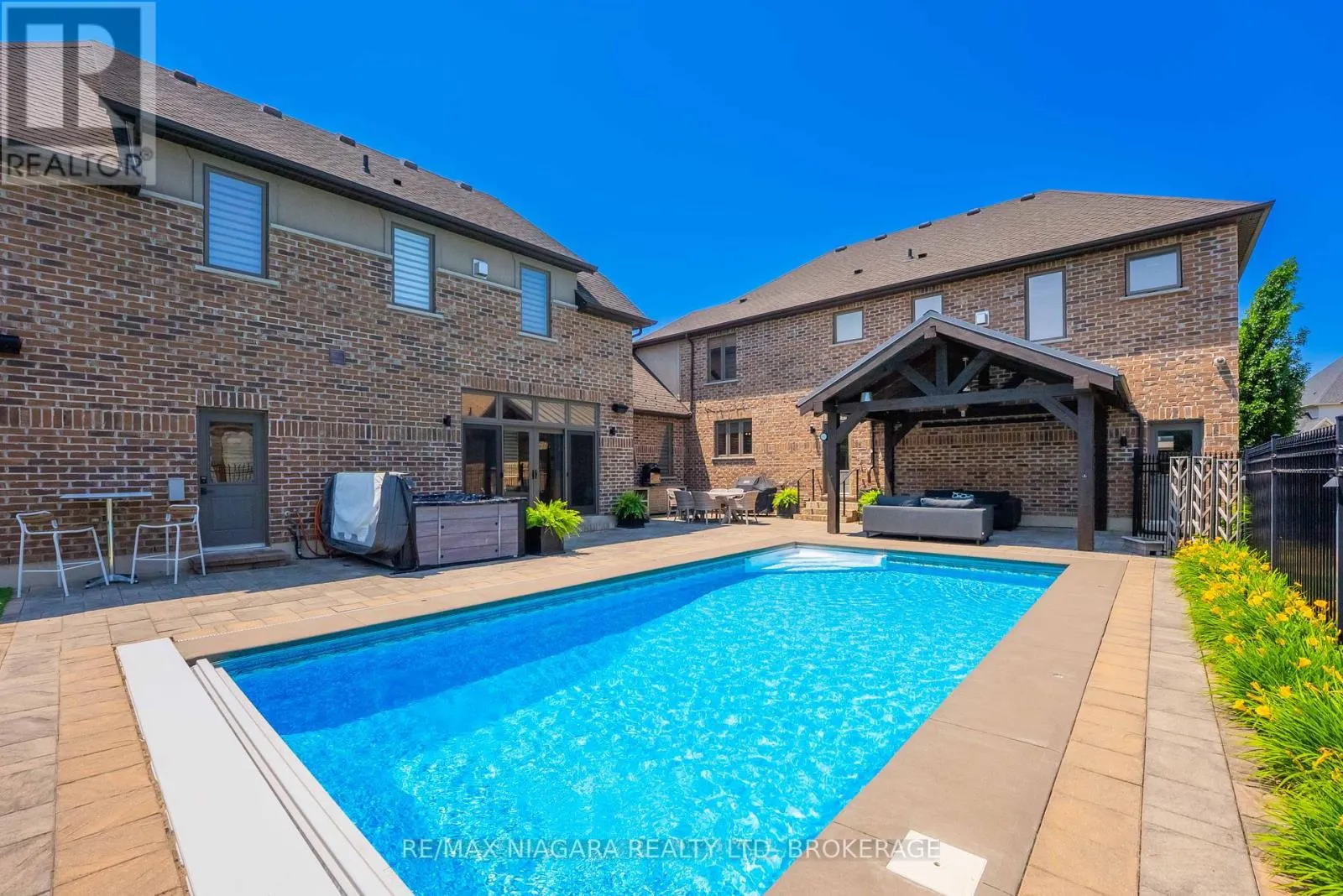 50 SANDALWOOD CRESCENT