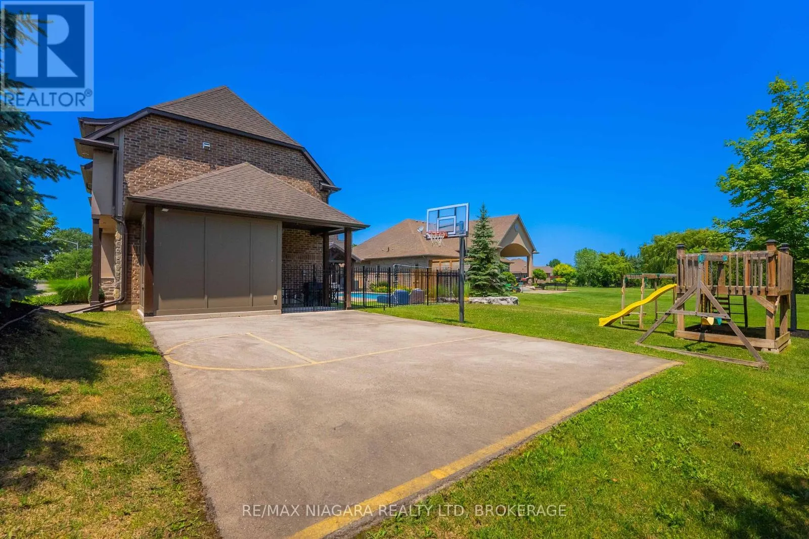 50 SANDALWOOD CRESCENT