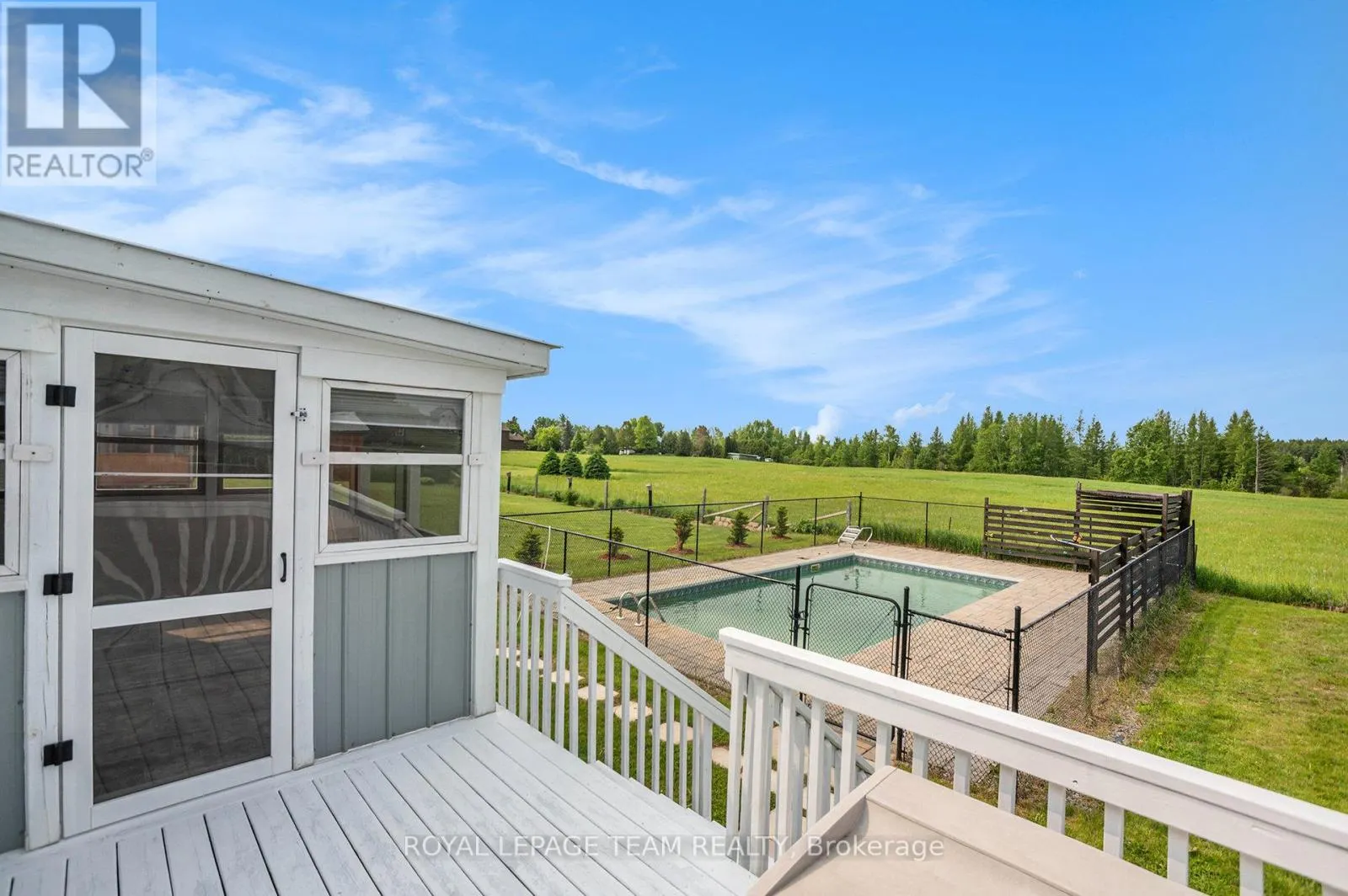 2833 DUNROBIN ROAD