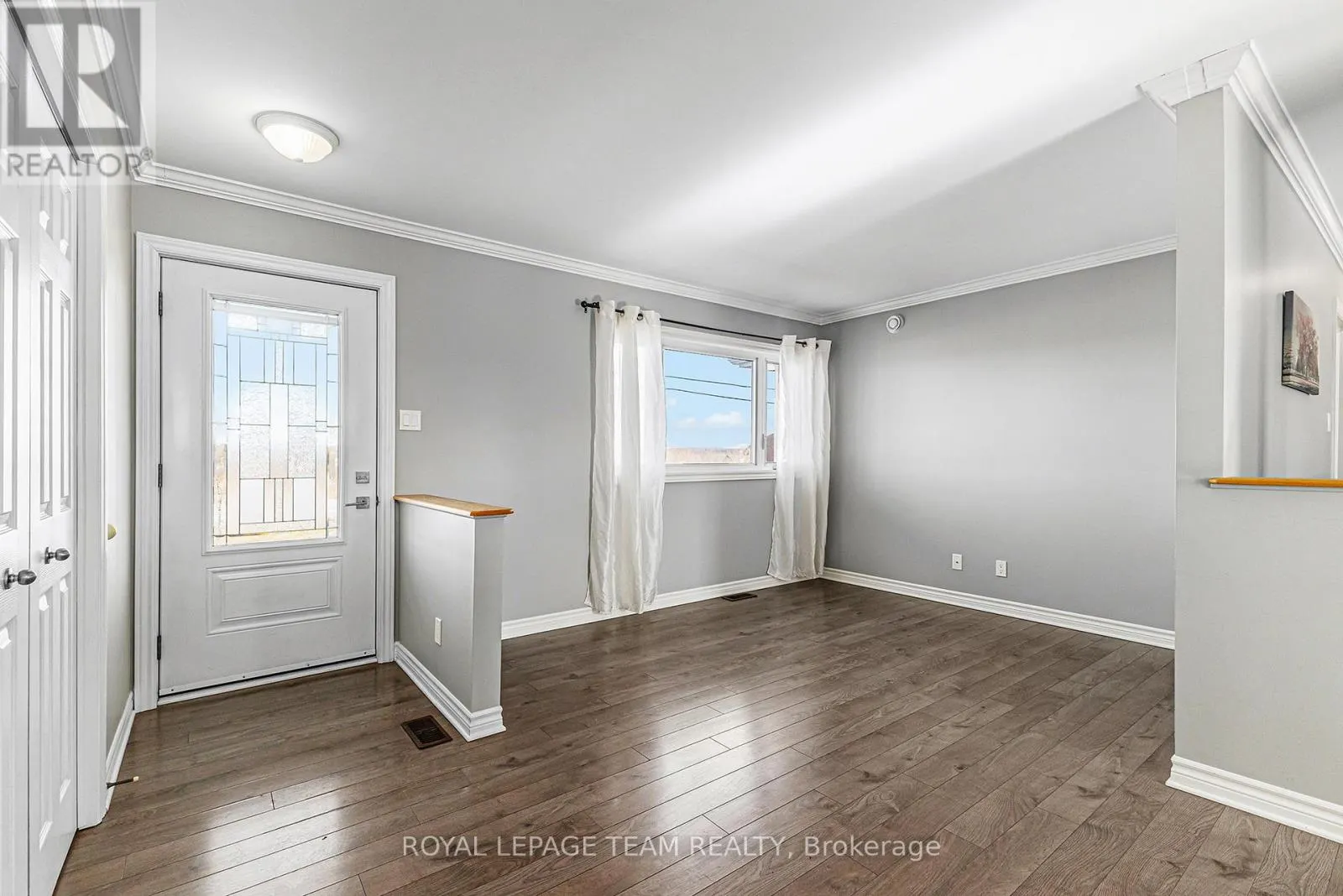 2833 DUNROBIN ROAD