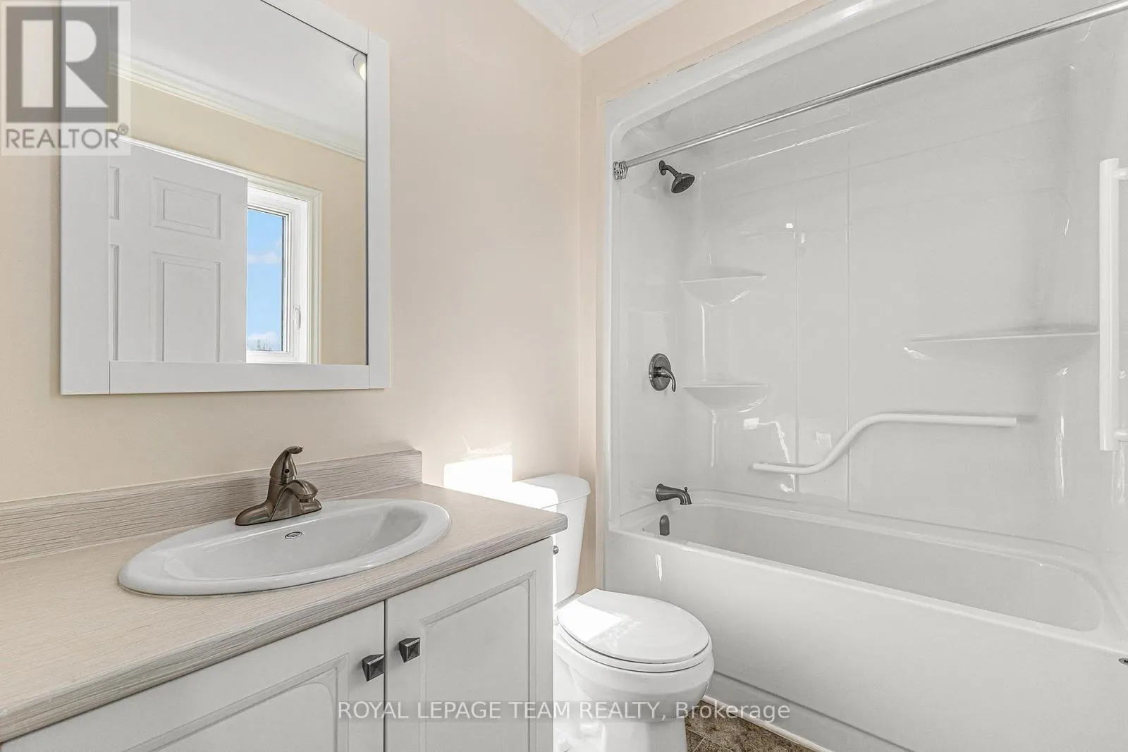 2833 DUNROBIN ROAD