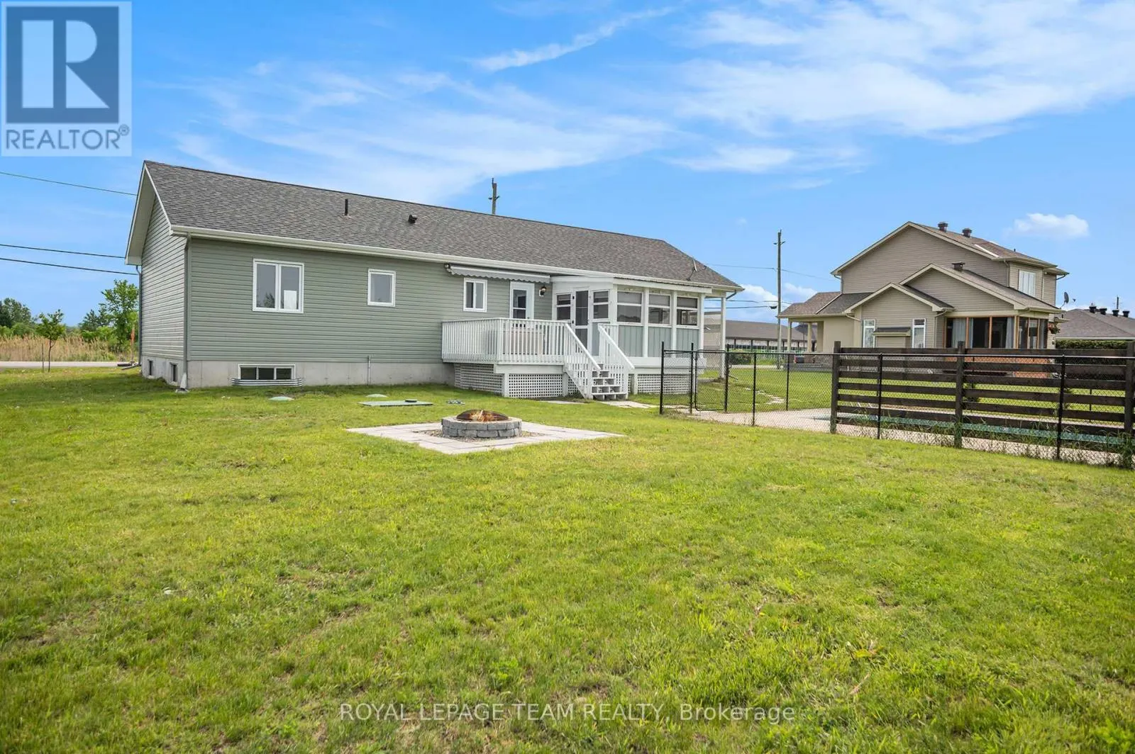 2833 DUNROBIN ROAD