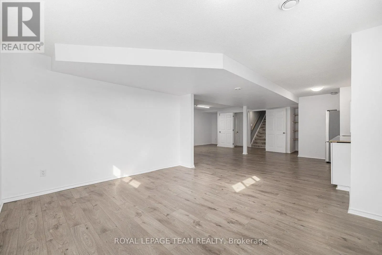 2833 DUNROBIN ROAD