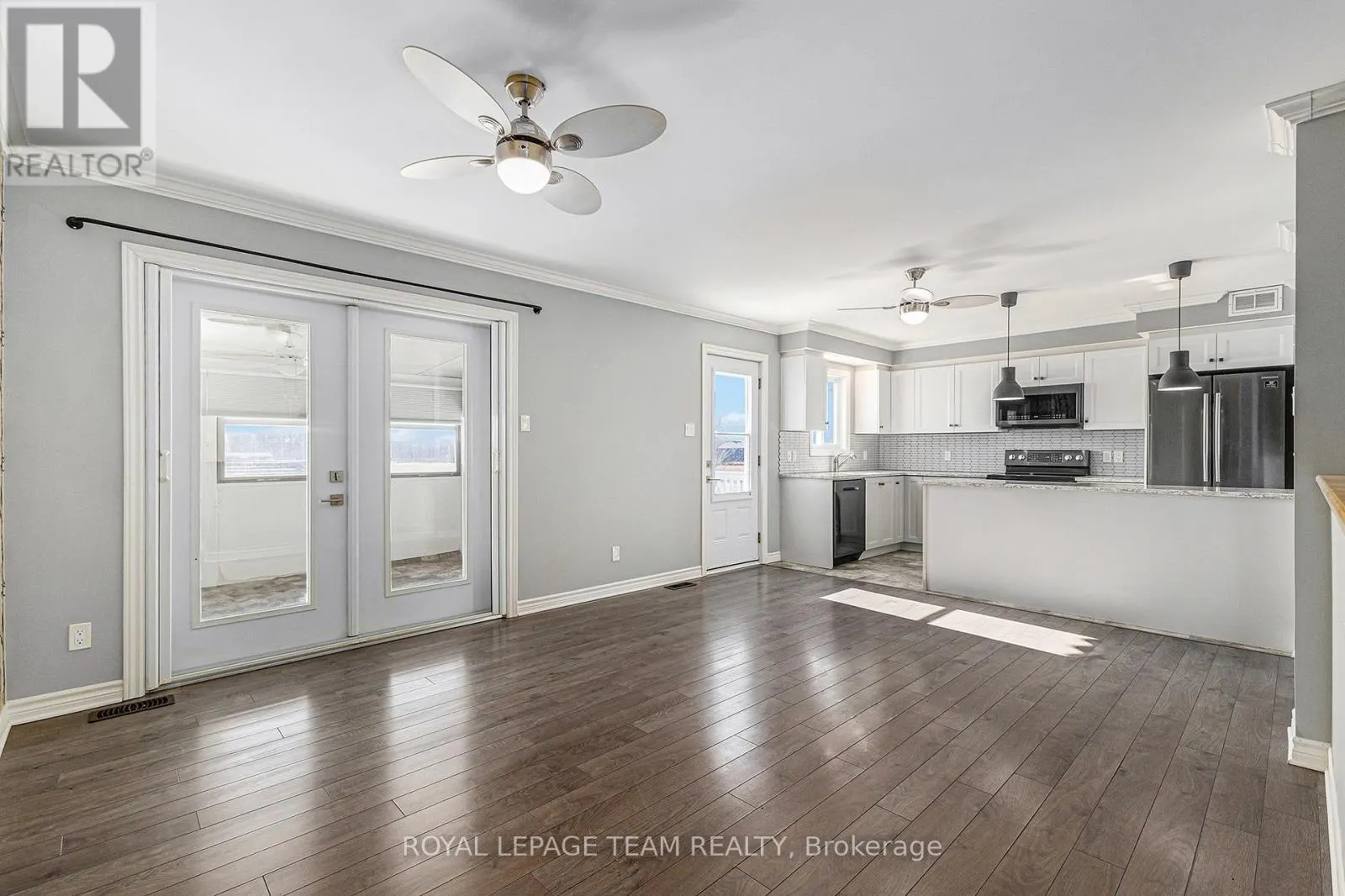 2833 DUNROBIN ROAD