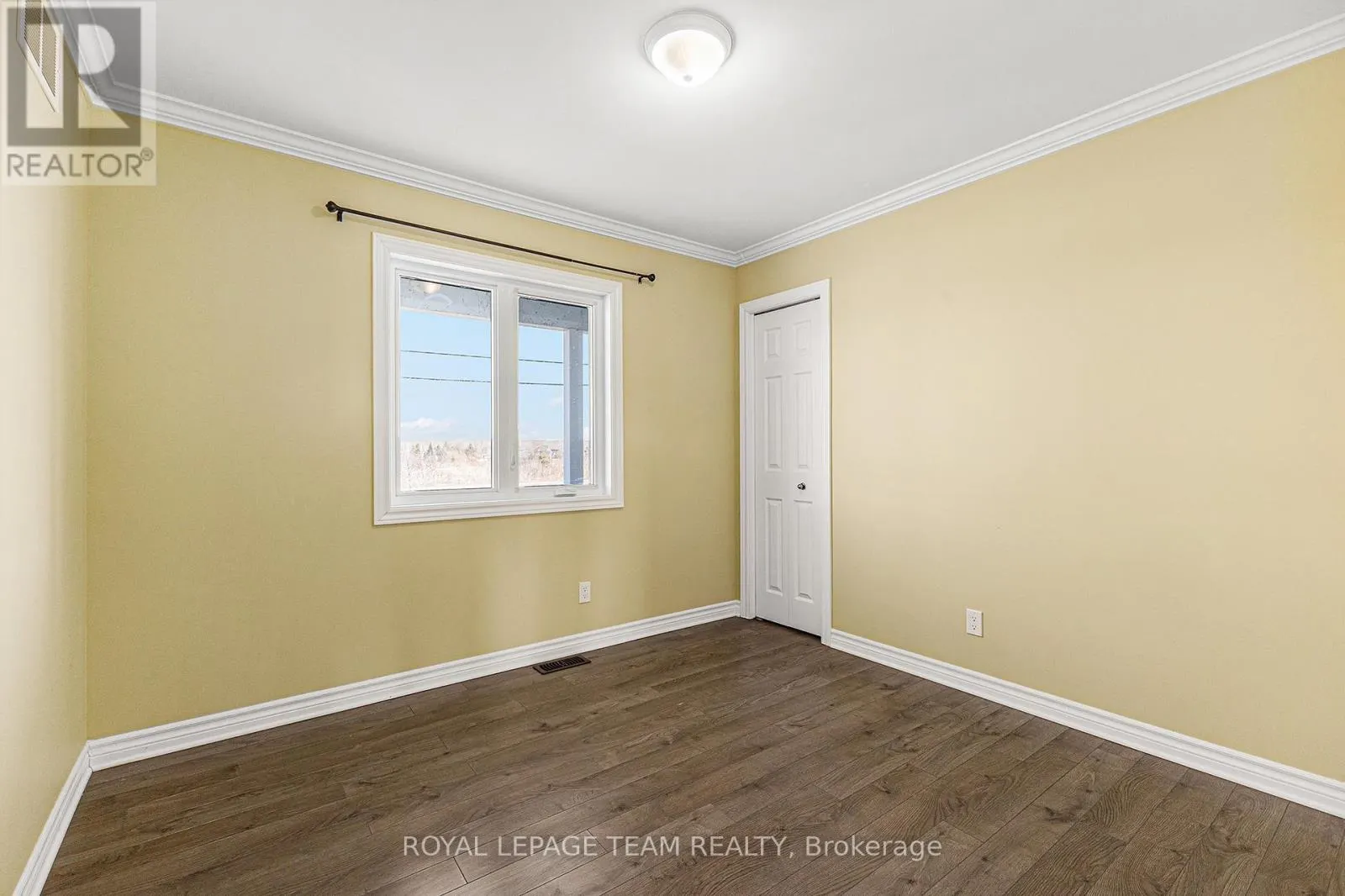 2833 DUNROBIN ROAD