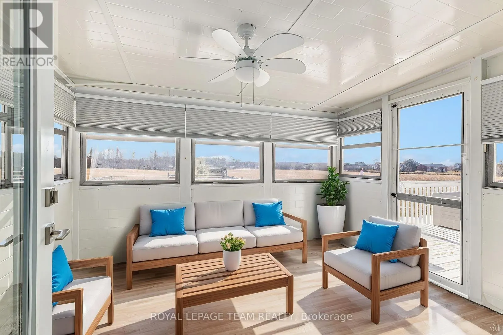 2833 DUNROBIN ROAD