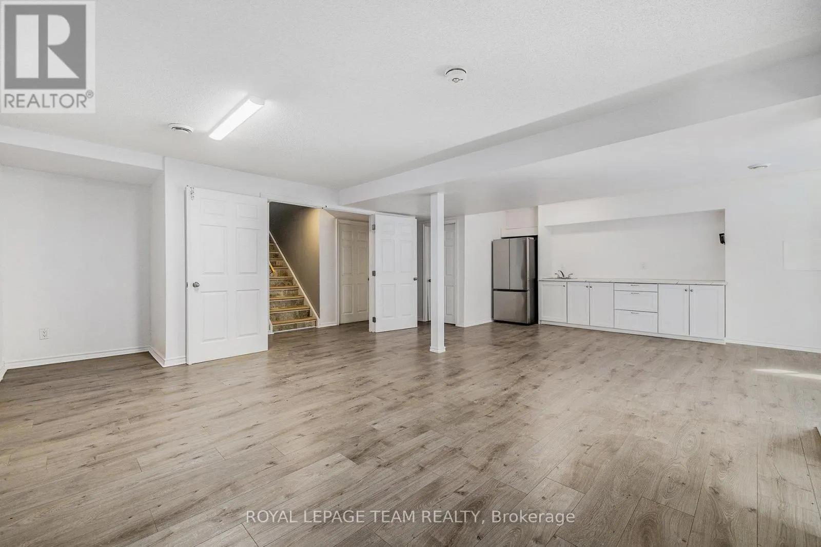 2833 DUNROBIN ROAD