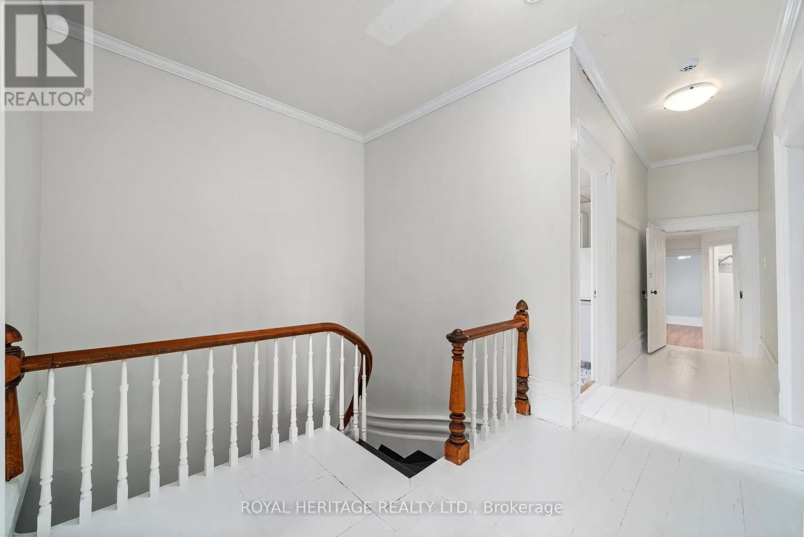 33 KINGSLEY AVENUE