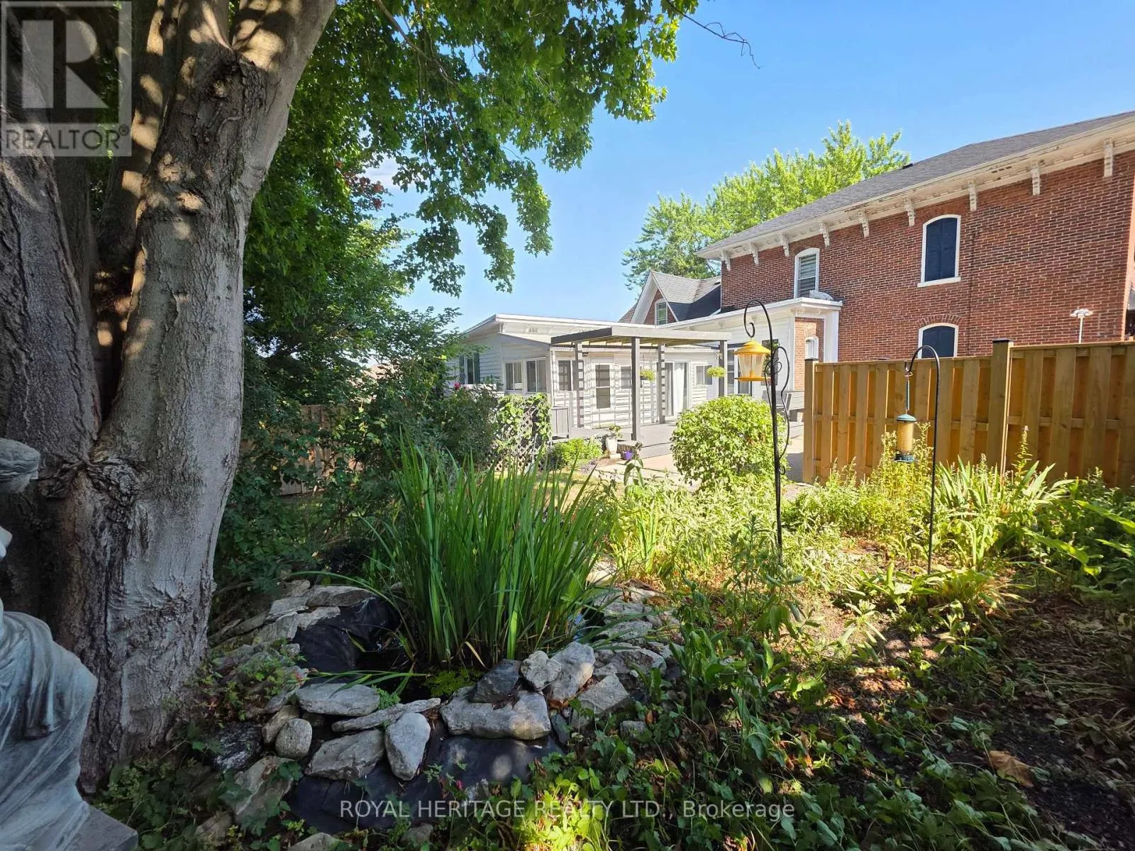 33 KINGSLEY AVENUE