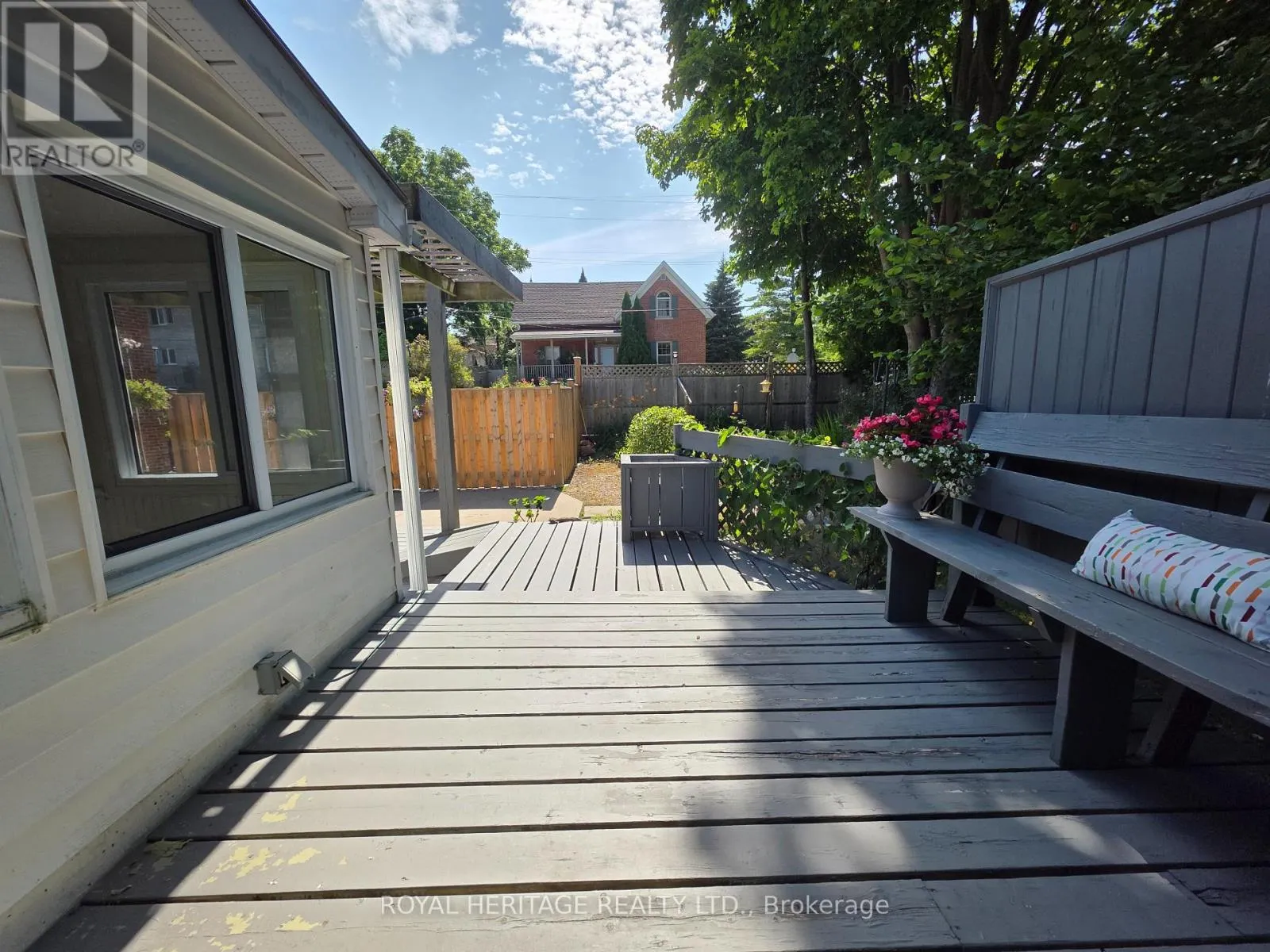 33 KINGSLEY AVENUE