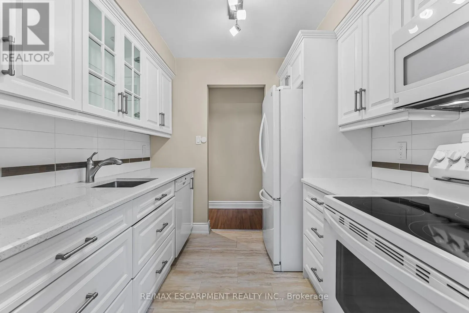 308 - 4209 HIXON STREET