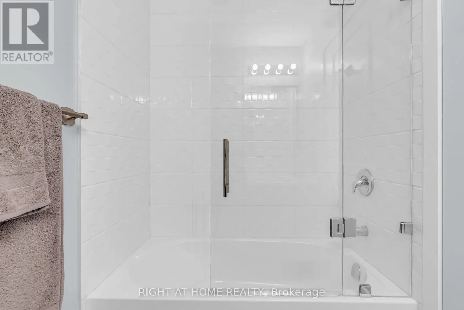 208 - 5055 GREENLANE ROAD