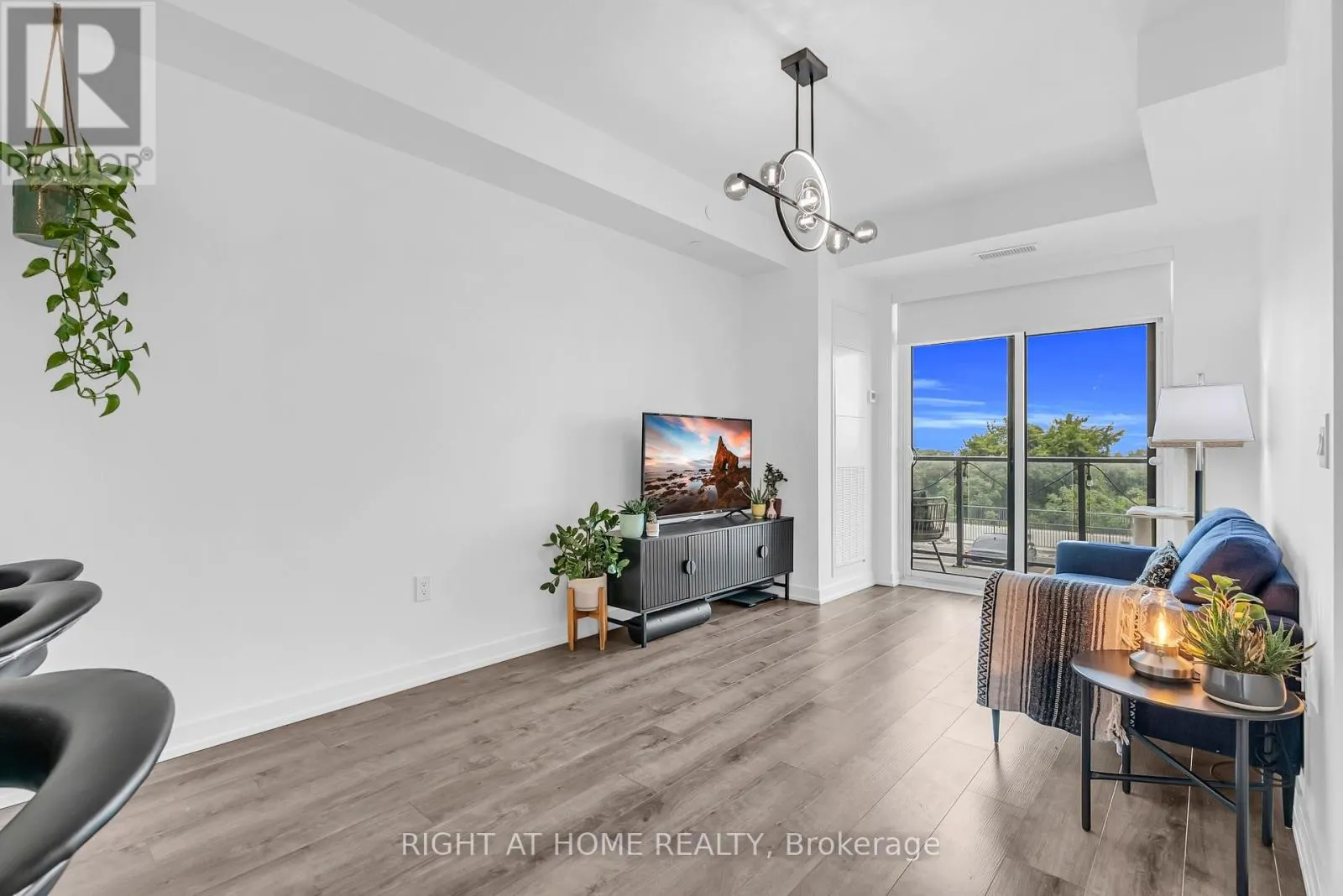 208 - 5055 GREENLANE ROAD